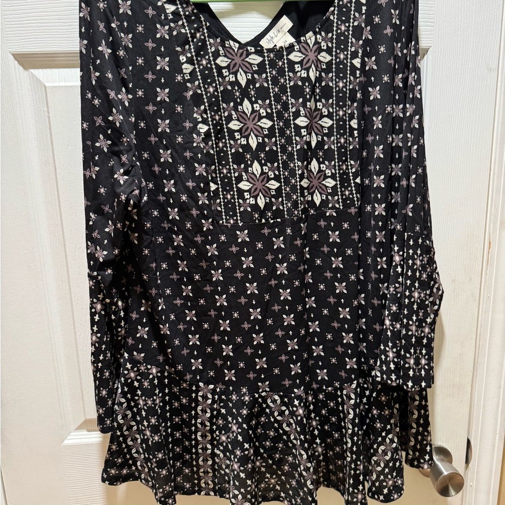 Style & Co. Black and White Graphic Long Sleeve Tunic